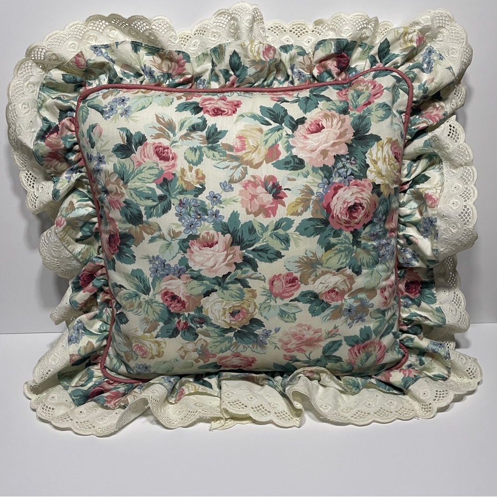 Croscill 15” Square Coventry Floral Roses Ruffled Throw Pillow Cottage Vintage
